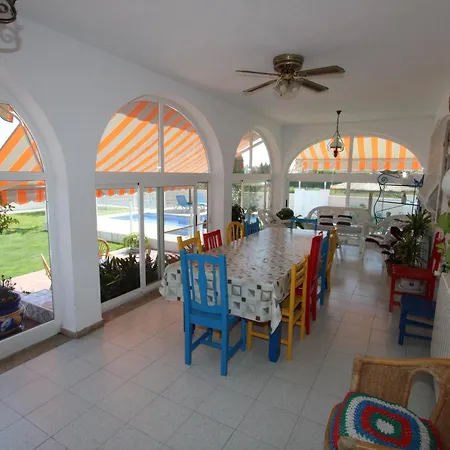 Casa Con Piscina Privada Cerca Del Mar, Mascotas Bienvenidas, Wifi Gratis, Playa Perros - Es-184-39 Holiday home Riumar